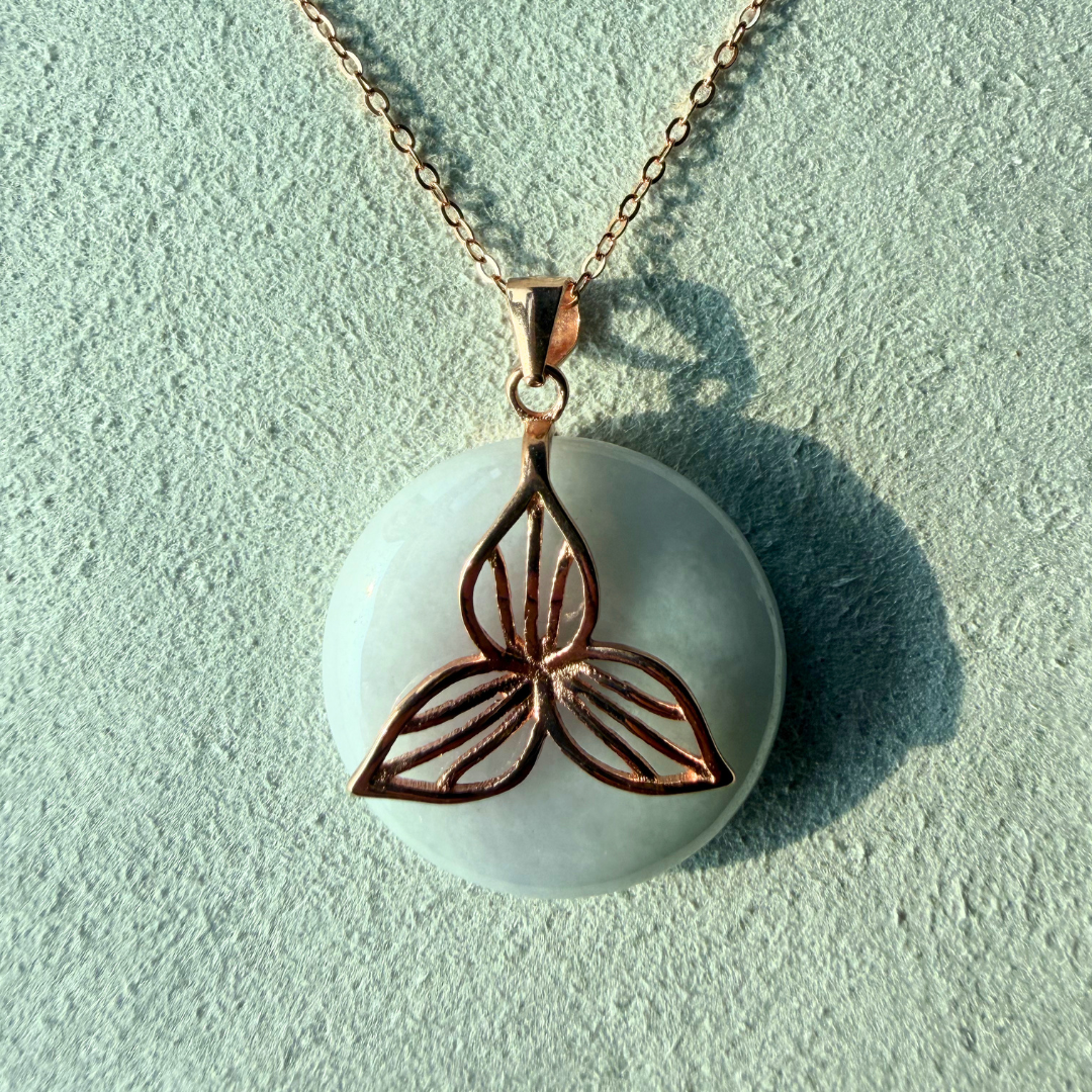 Lys - White jade lotus necklace