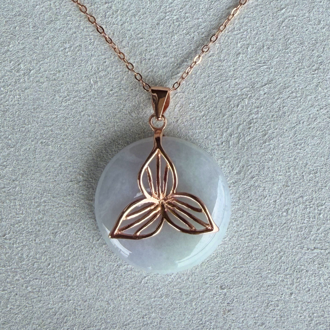 Lys - White jade lotus necklace