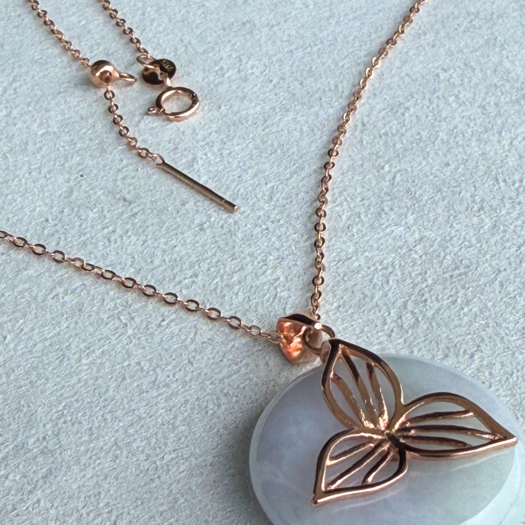 Lys - White jade lotus necklace