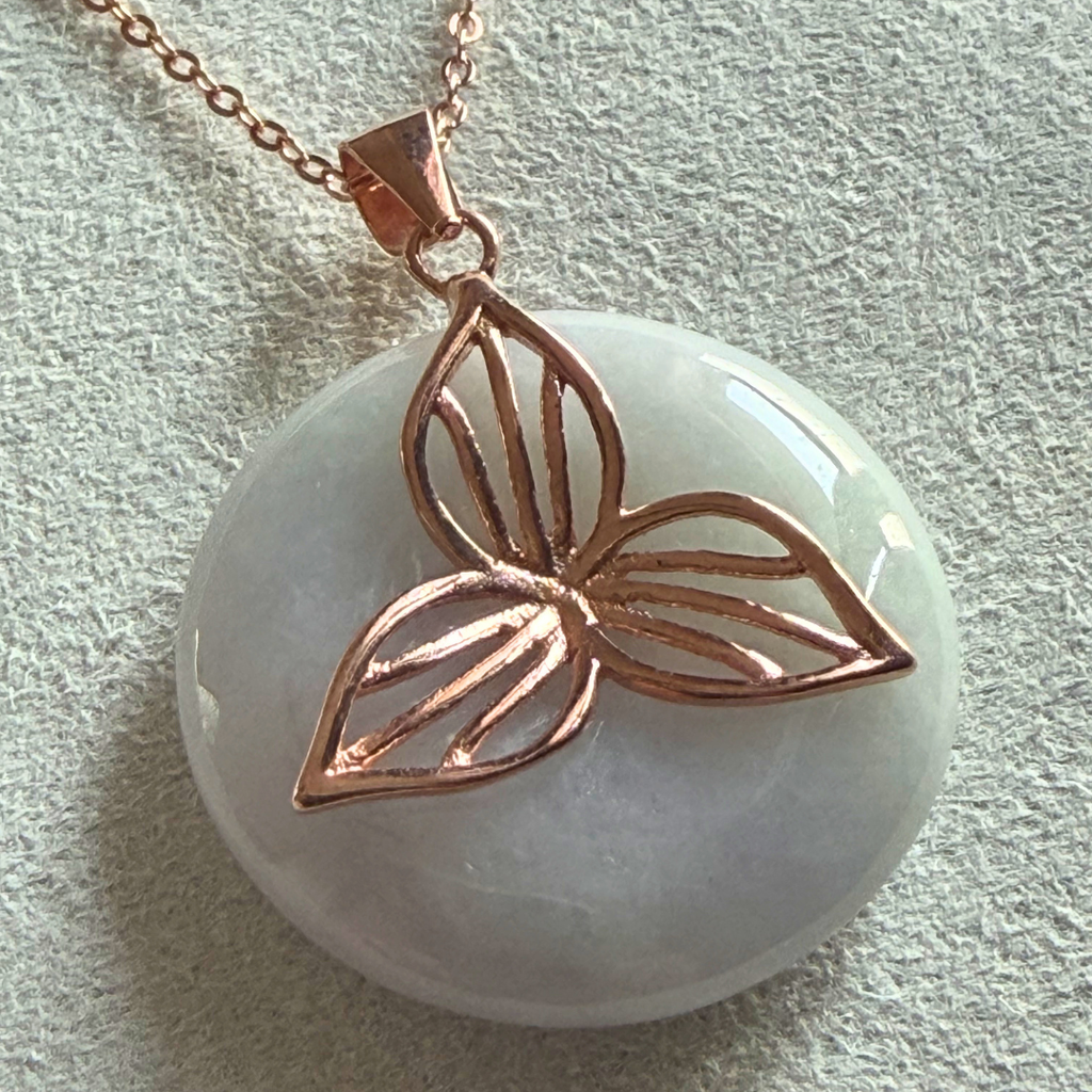 Lys - White jade lotus necklace