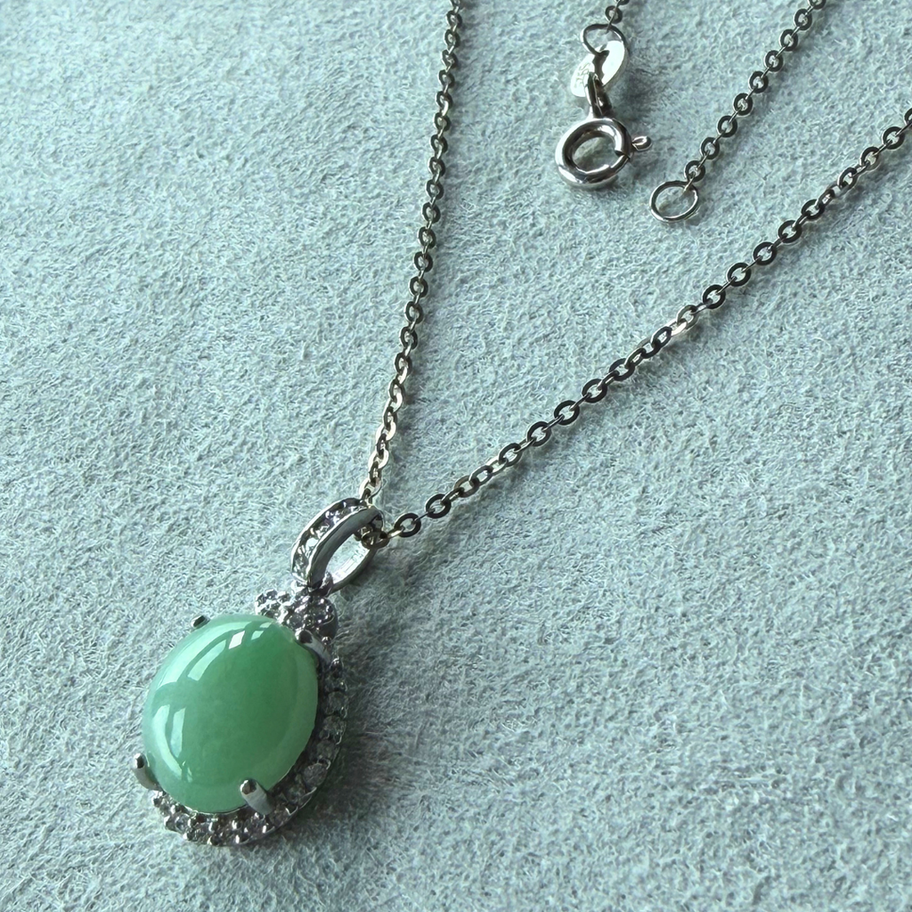 Alva Pendant - Jade cabochon