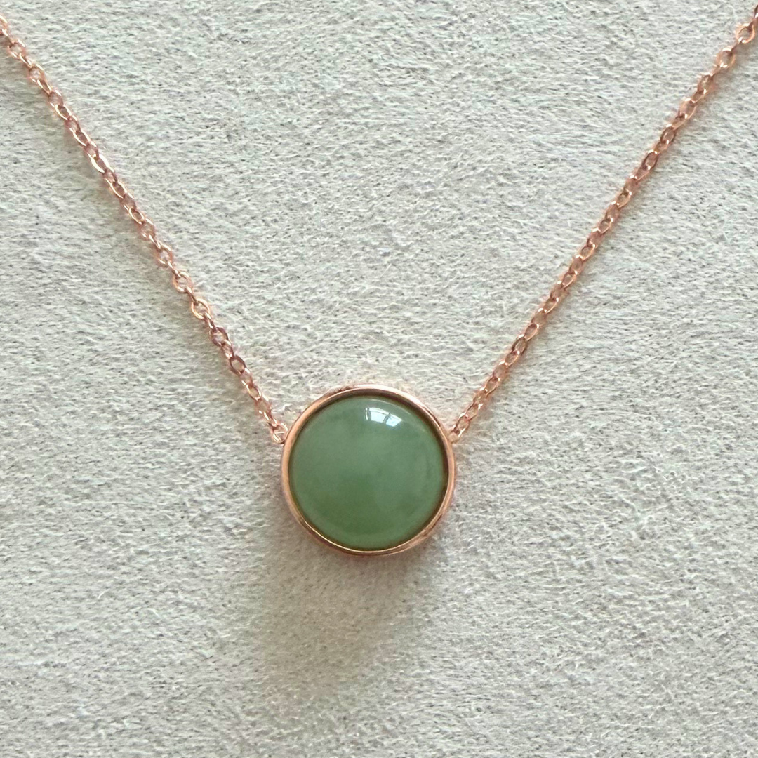 Eir - round jade pendant