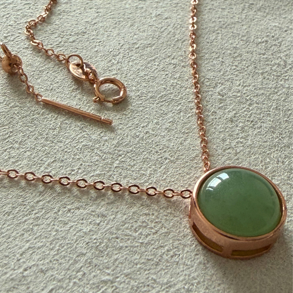 Eir - round jade pendant