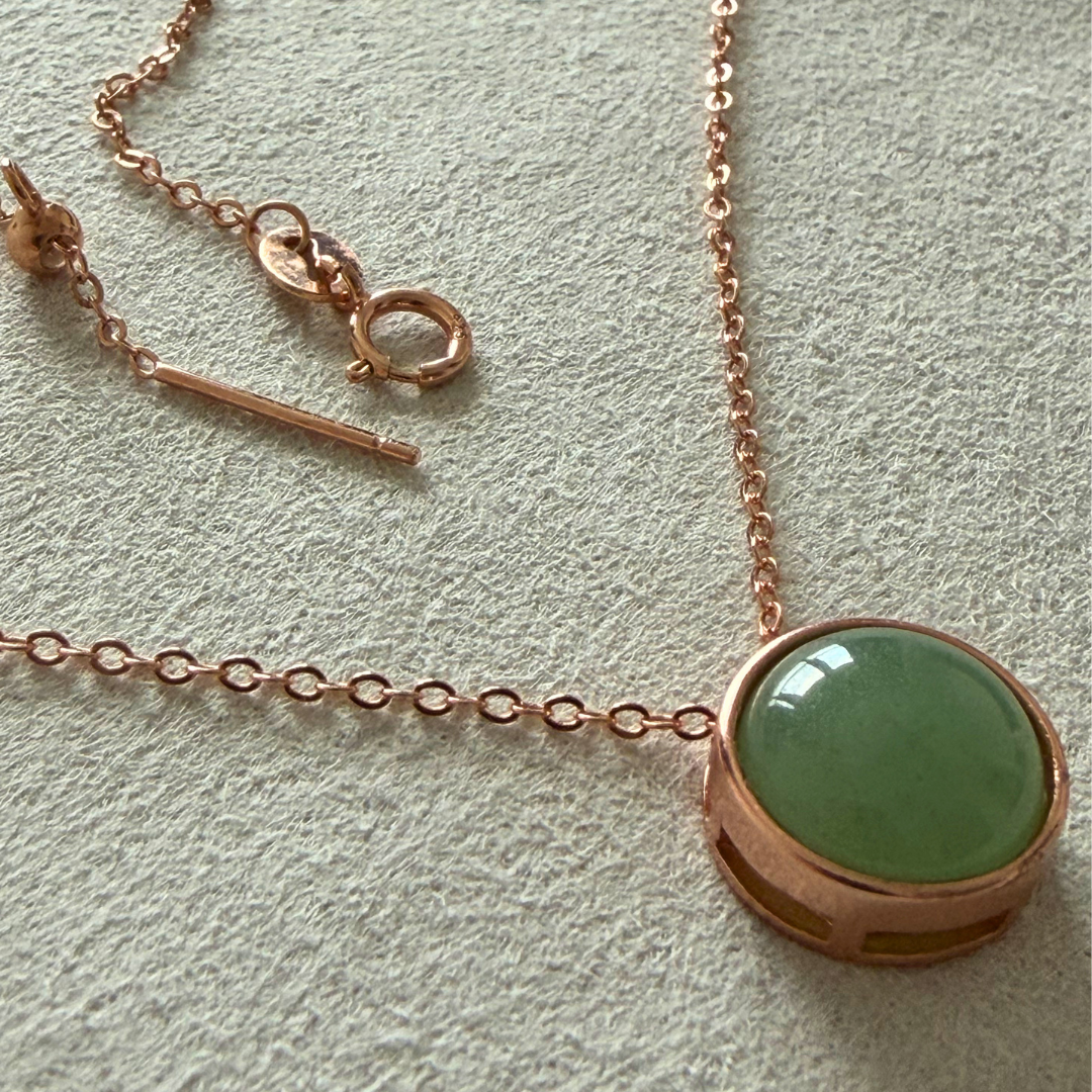 Eir - round jade pendant