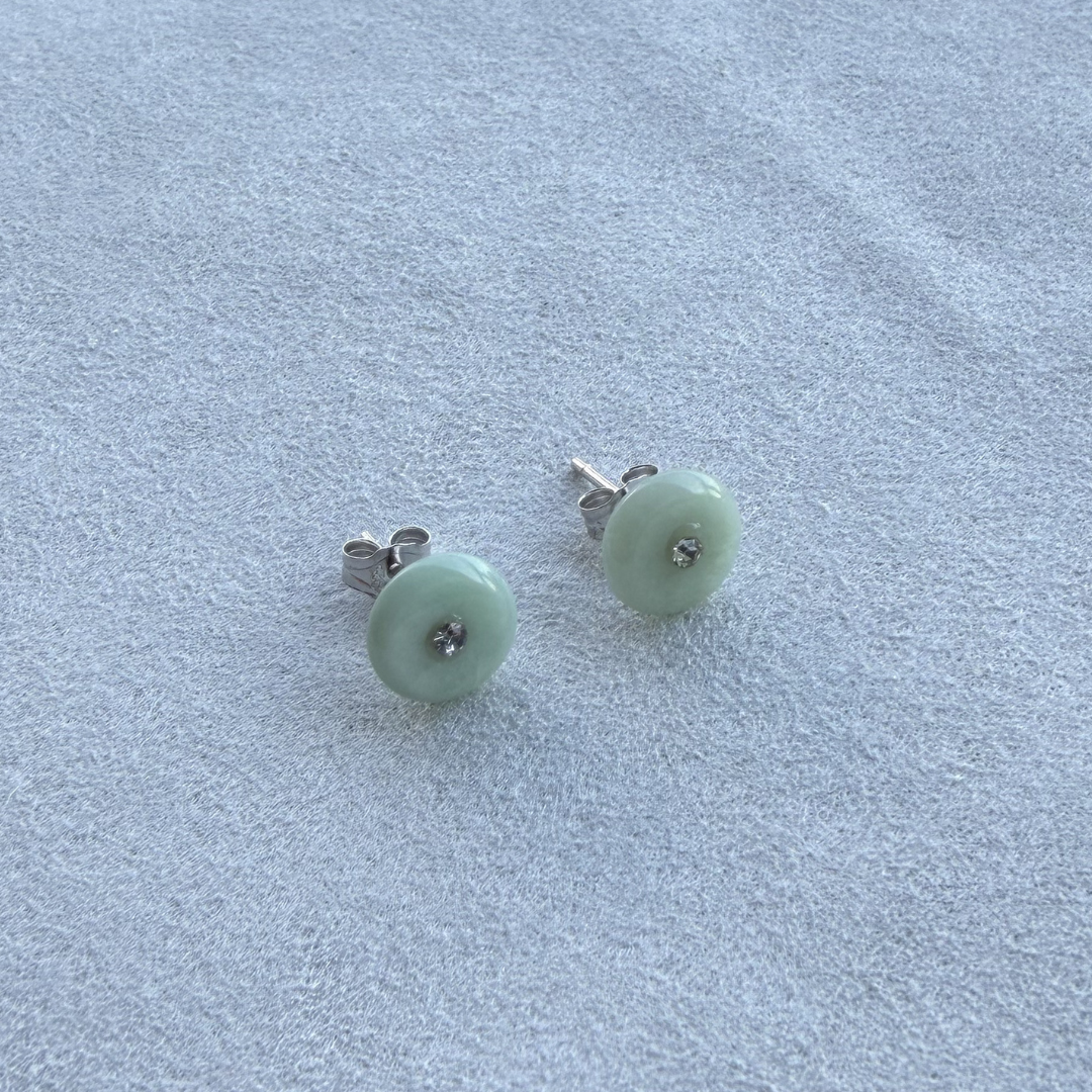 Sirkle - Pale green jade studs