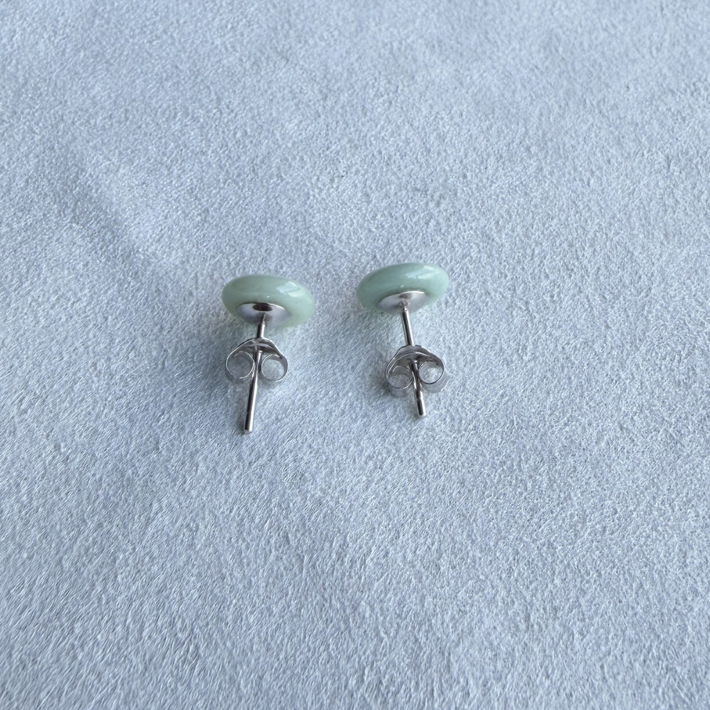 Sirkle - Pale green jade studs